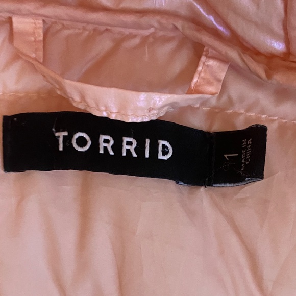 TORRID  Iridescent Pink Puffer Jacket - Picture 10 of 10